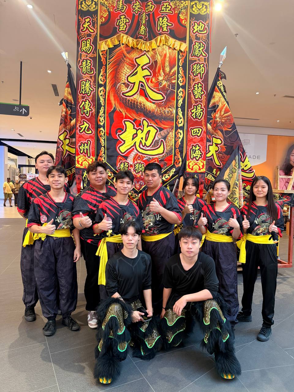 TianDi competition team posing with the 天地 banner